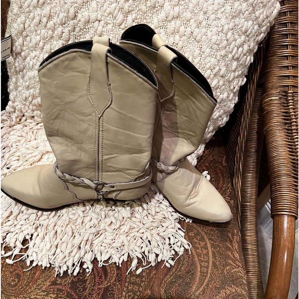 Beige western boots